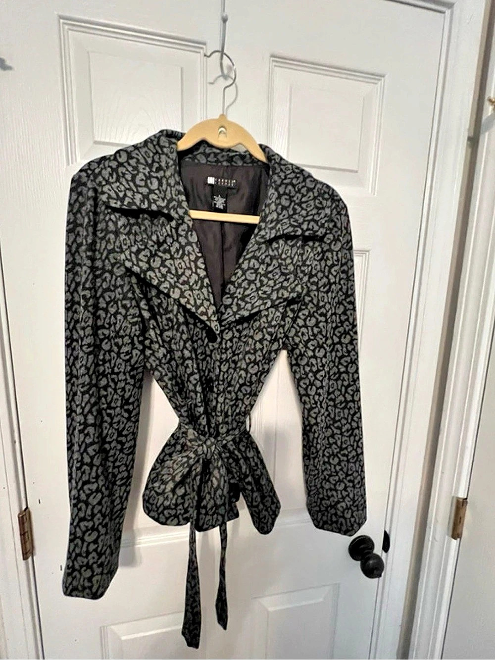Larry Levine Women's Animal Print Tie-Waist Jacket